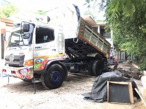 รถขนดิน หกล้อ ปริมาณ 4 คิวบิกเมตร